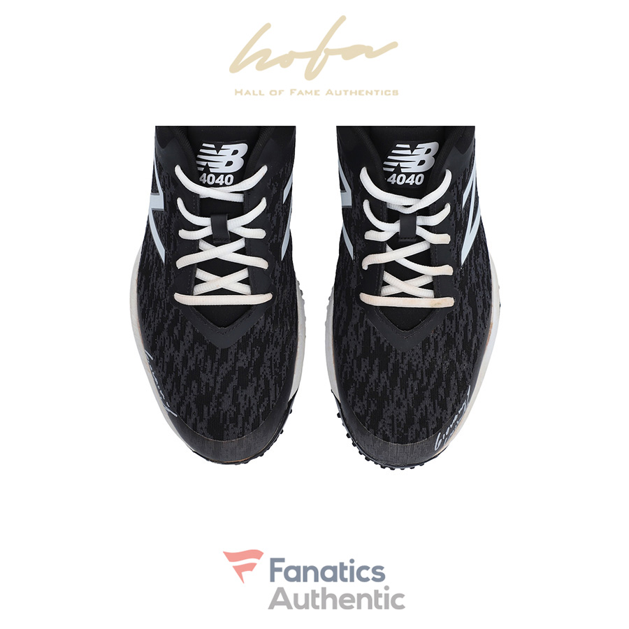 gio_urshela_new_york_yankees_autographed_player_worn_black_new_balance_turf_shoes_from_the_2019_mlb_season_4361105_2.jpg
