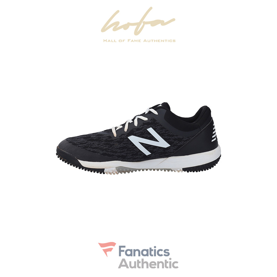 gio_urshela_new_york_yankees_autographed_player_worn_black_new_balance_turf_shoes_from_the_2019_mlb_season_4361105_6.jpg